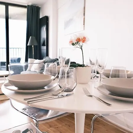 Apartment Neu Proud Skyline Im Augsburger Hotelturm 2 Balkone